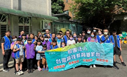 台灣晶技教育基金會攜手晶技志工社共同參與新北市玩具銀行整理清潔活動